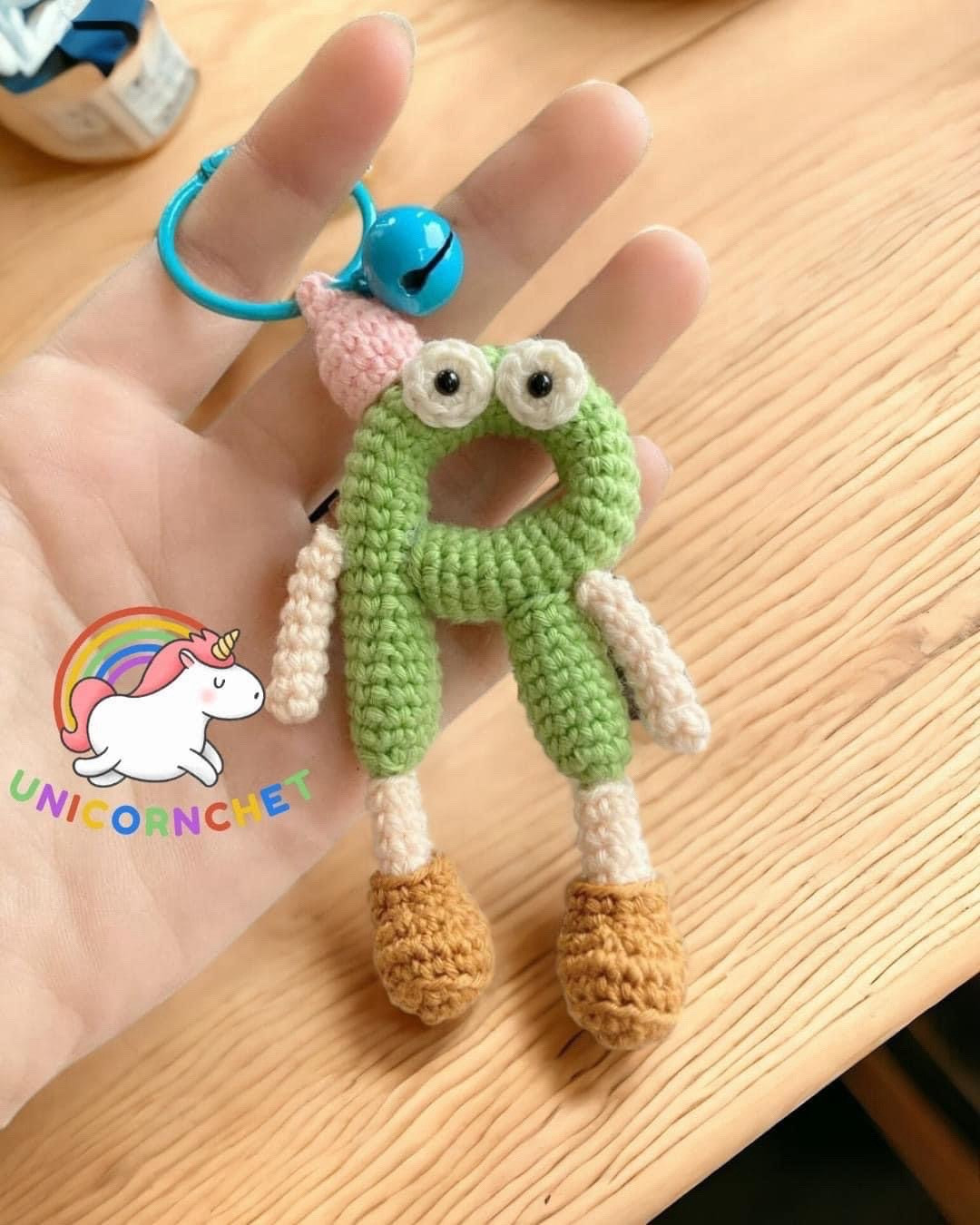 Crochet Alphabet Dolls Pattern: Letter Q and R Amigurumi Keychains