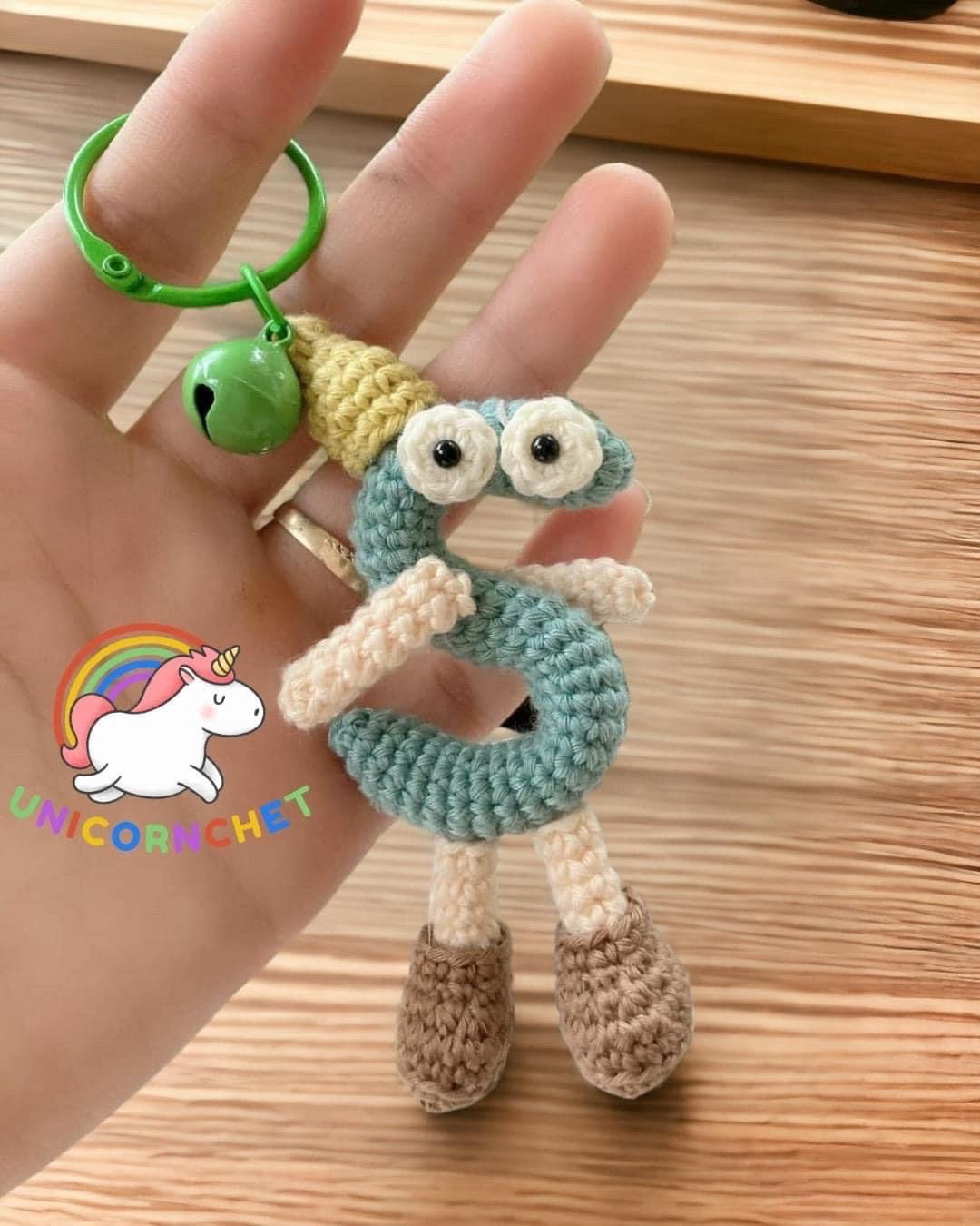 Crochet Alphabet Dolls Pattern: Letter Q and R Amigurumi Keychains