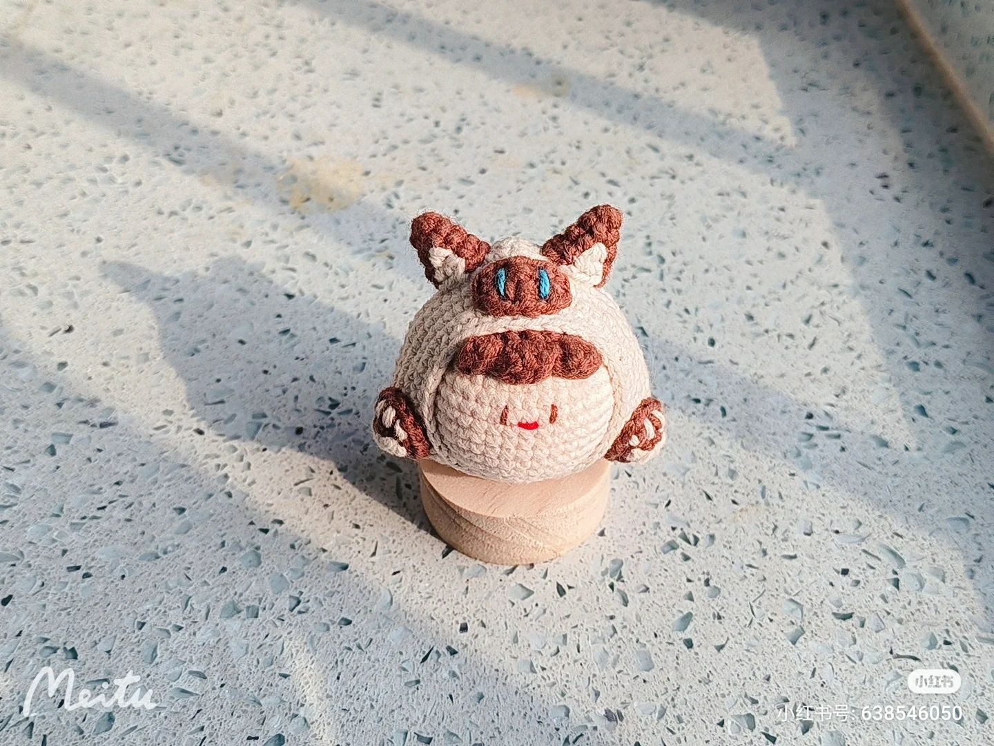 Crochet Amigurumi Chart: Cute Cat Character with Brown and White Yarn, Step-by-Step Instructions