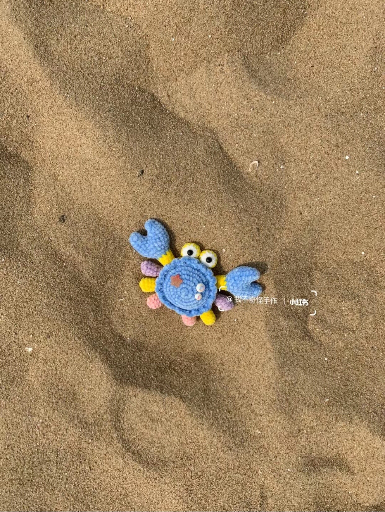 Crochet Amigurumi Crab Pattern Chart with Step-by-Step Instructions for Body, Claws, and Eyes