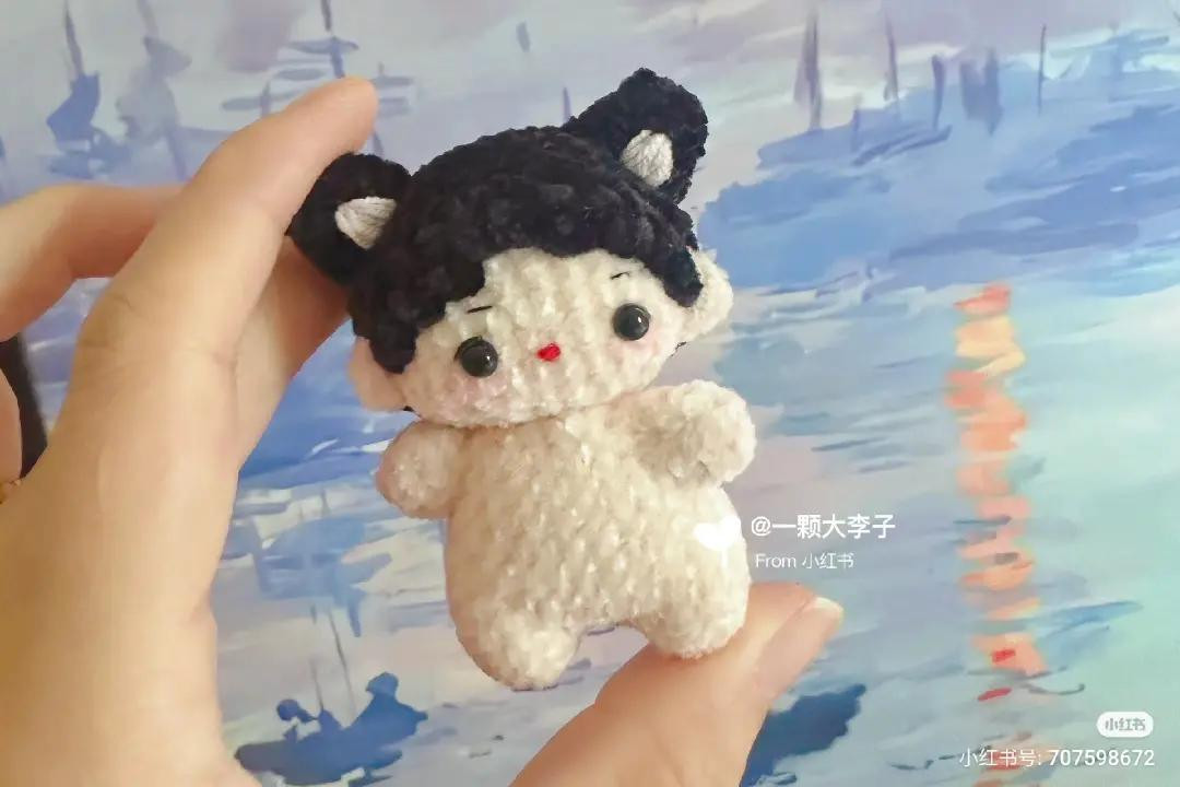 Crochet Amigurumi Doll Pattern Chart: White Body with Black Cat Ears and Hair, Row-by-Row Instructions