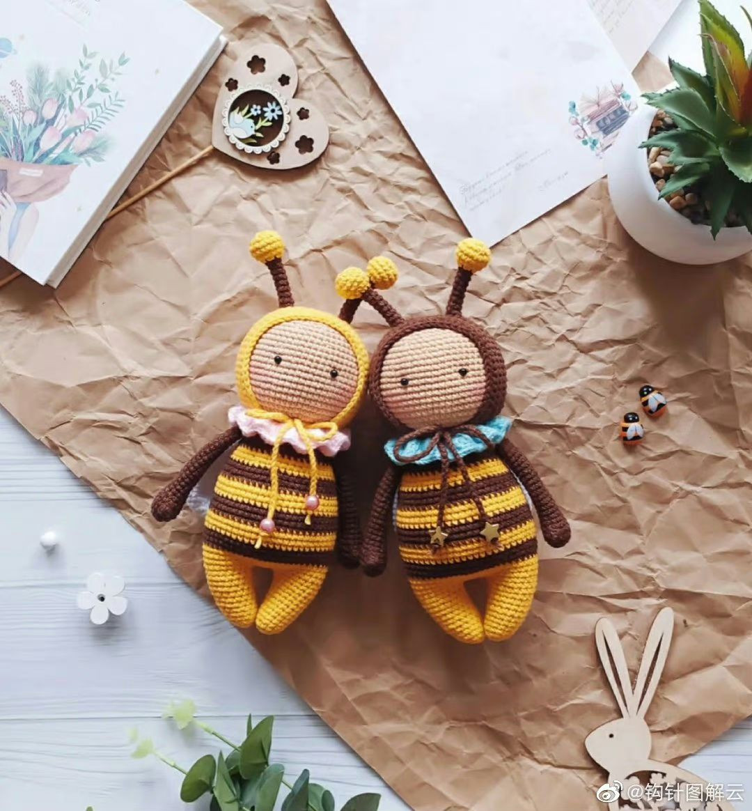 Crochet Amigurumi Little Bee Evi Doll Pattern