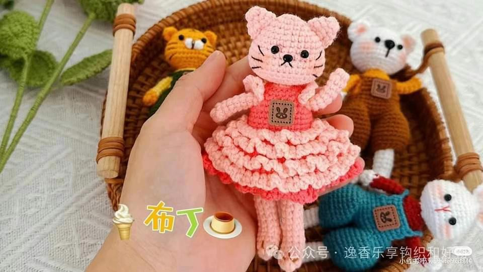 Crochet Amigurumi Pattern: Cute Bear, Cat, Tiger and Rabbit Dolls with Clothes
