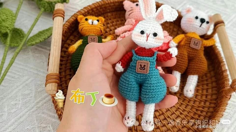 Crochet Amigurumi Pattern: Cute Bear, Cat, Tiger and Rabbit Dolls with Clothes