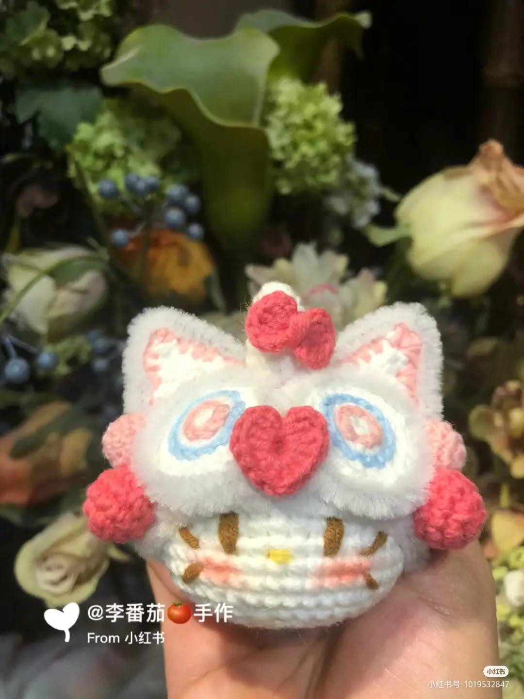 Crochet Amigurumi Pattern: Sitting Hello Kitty and Mimmy in Kimono Style
