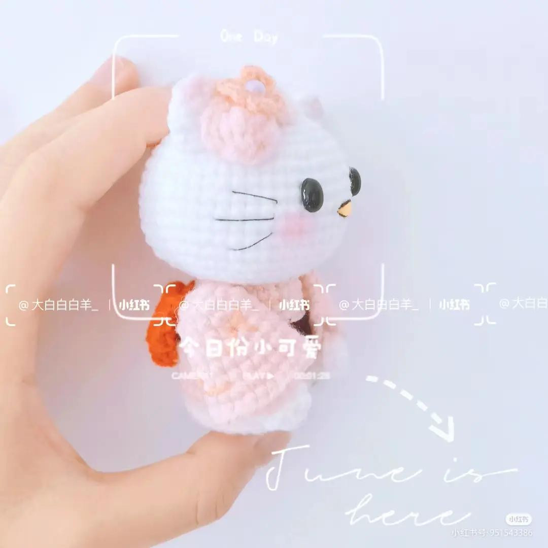 Crochet Amigurumi Pattern: Sitting Hello Kitty and Mimmy in Kimono Style
