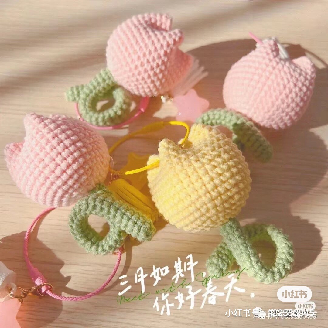 Crochet Amigurumi Patterns: Spring Tulip Keychains and Winnie the Pooh Bear with Detailed Charts