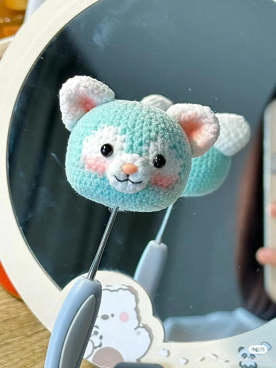 Crochet Amigurumi Patterns: Star黛露 Rabbit, Black Lion Keychain, and Pink Pig Doll with Charts