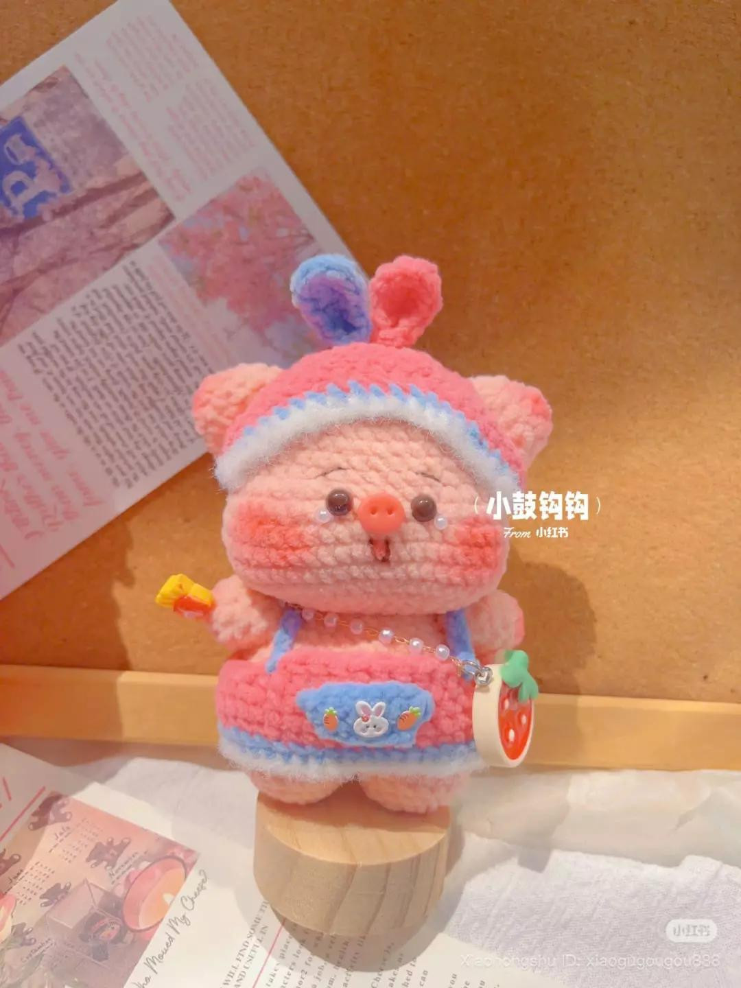 Crochet Amigurumi Pig Pattern with Hat and Bag