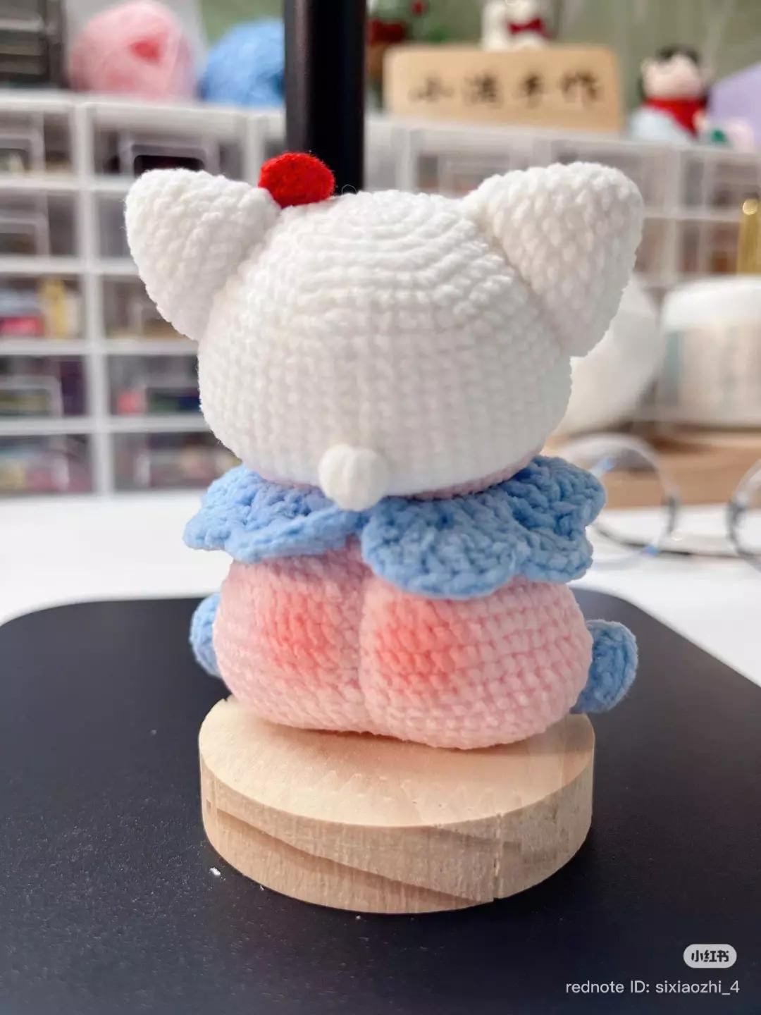 Crochet Amigurumi Pig Wearing Hello Kitty Hat Pattern Chart