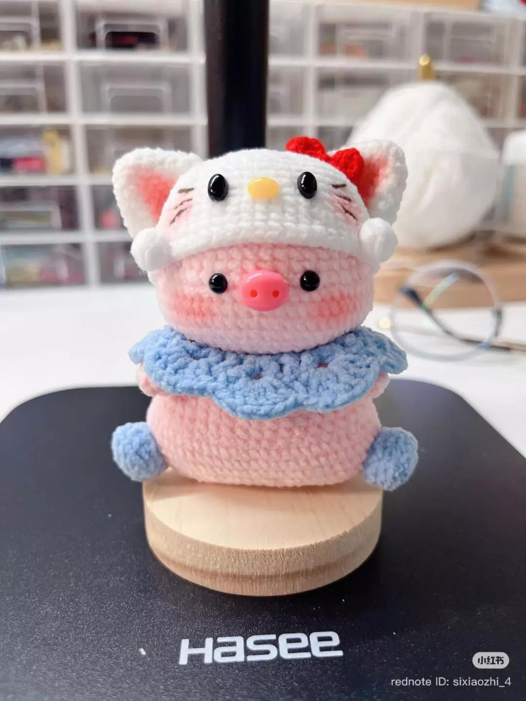 Crochet Amigurumi Pig Wearing Hello Kitty Hat Pattern Chart