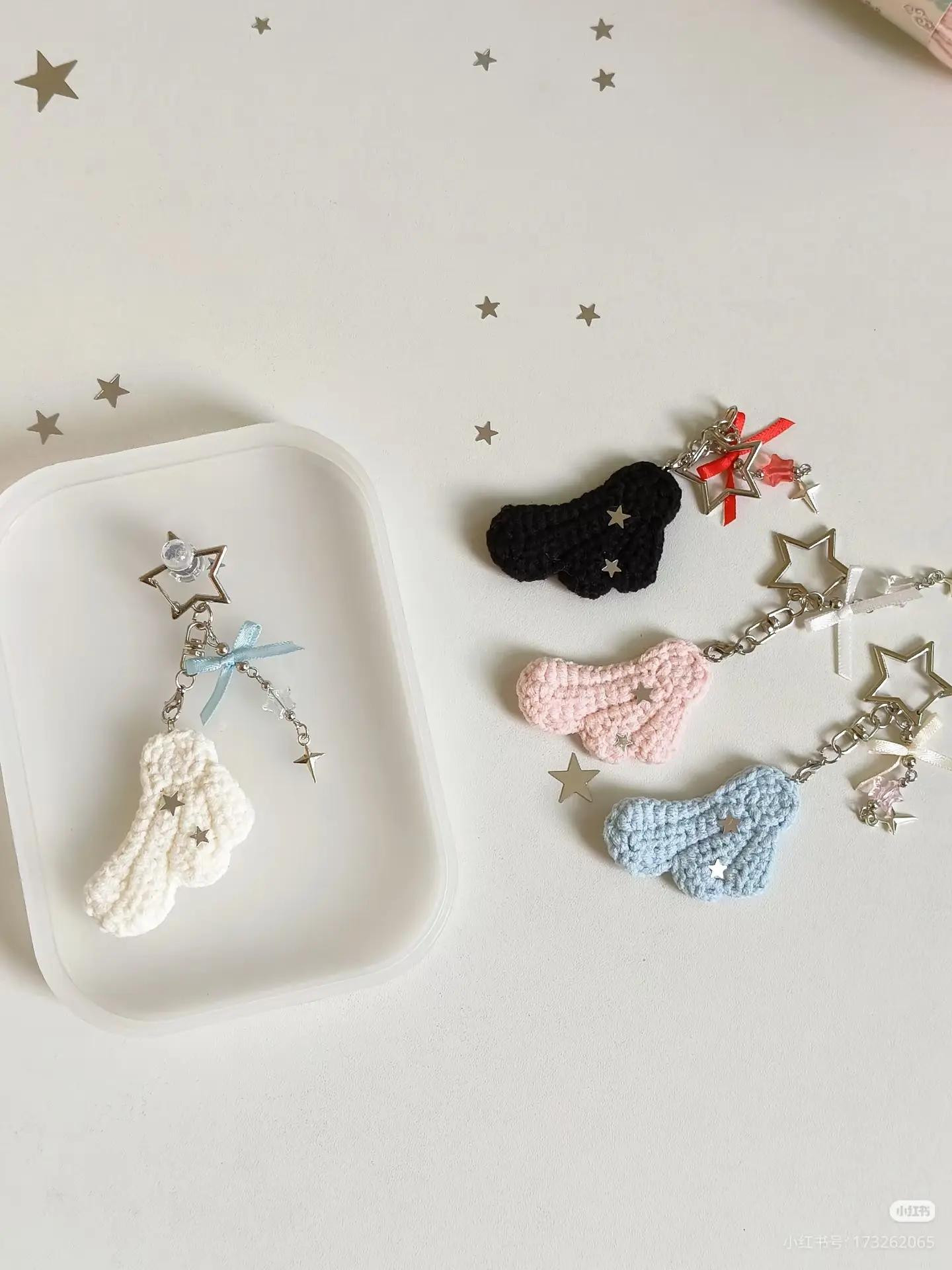 Crochet Angel Wings Keychain Pattern with Star Charms