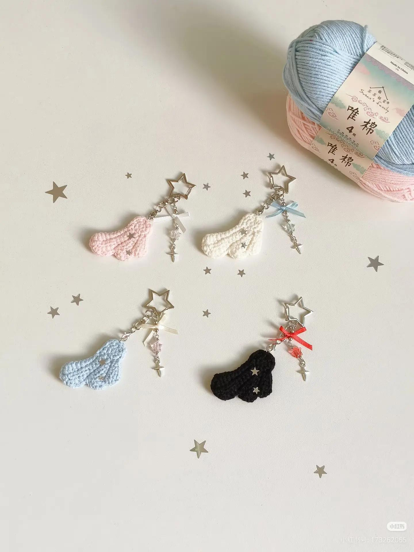 Crochet Angel Wings Keychain Pattern with Star Charms