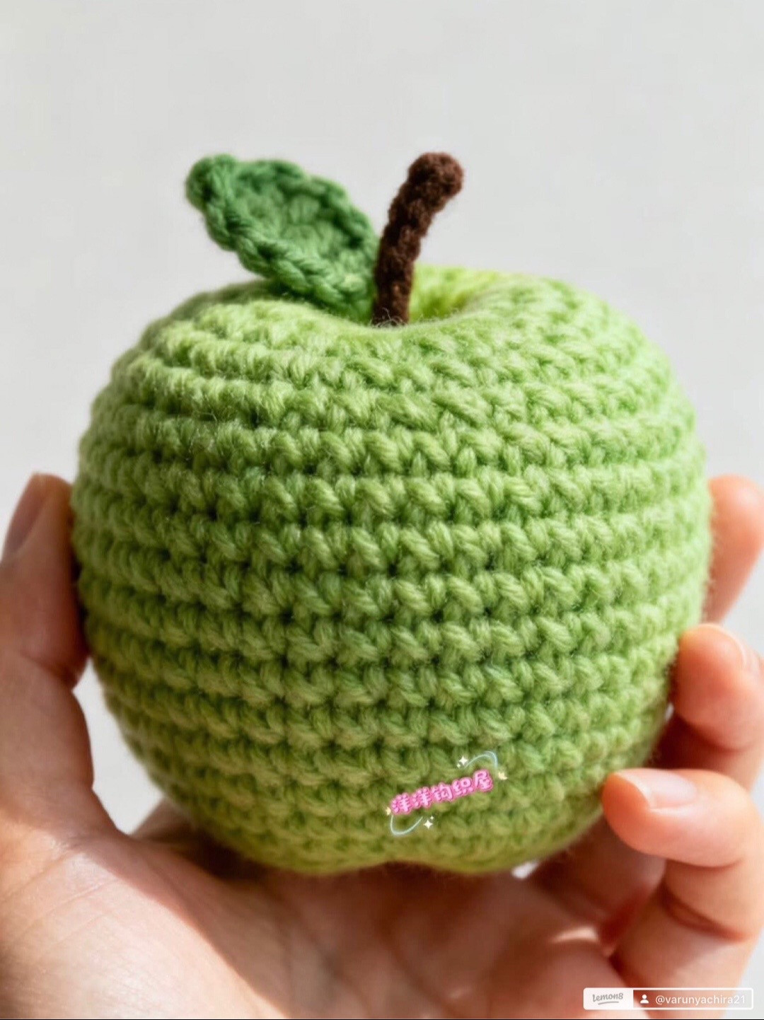 Crochet Apple Pattern: Red and Green Amigurumi Tutorial
