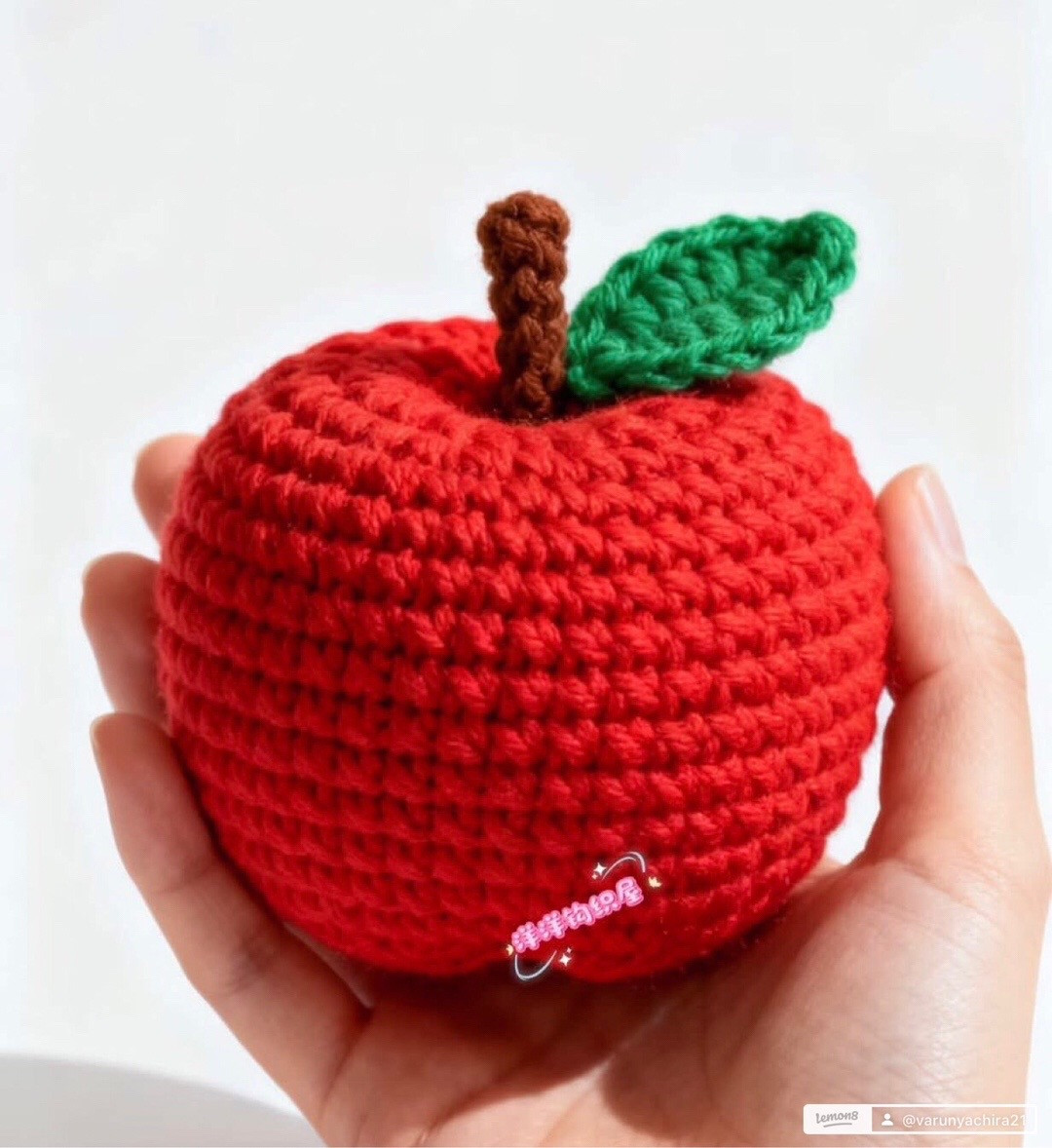 Crochet Apple Pattern: Red and Green Amigurumi Tutorial
