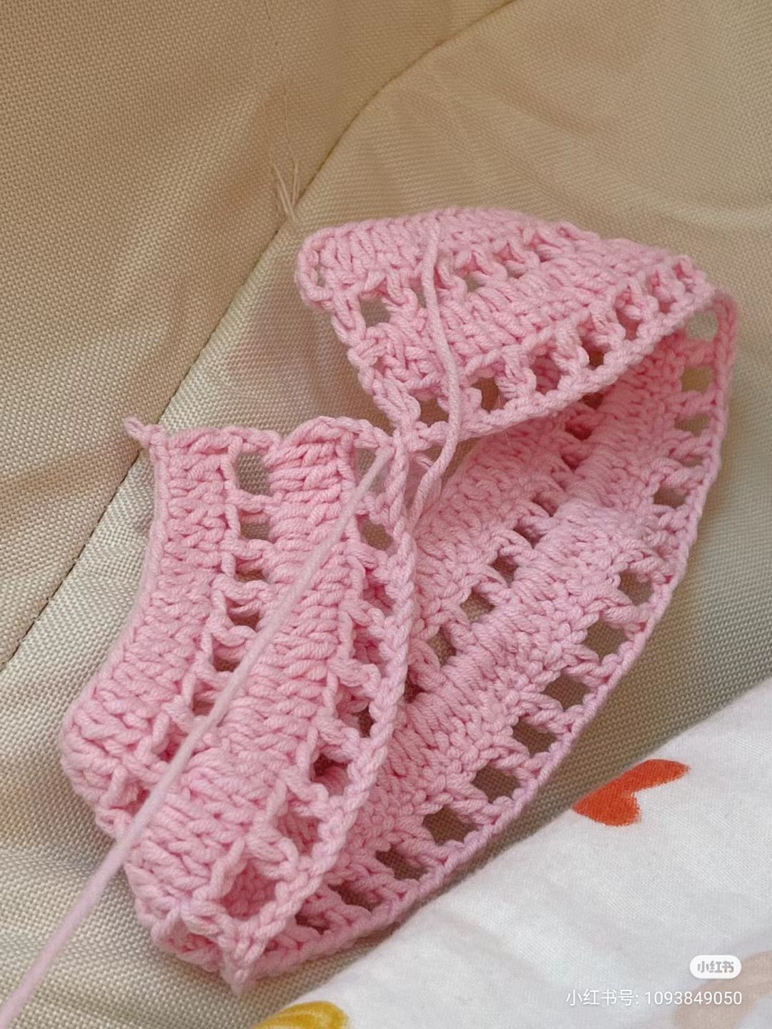 Crochet Baby Dress Pattern with Red Flower and Ruffled Collar