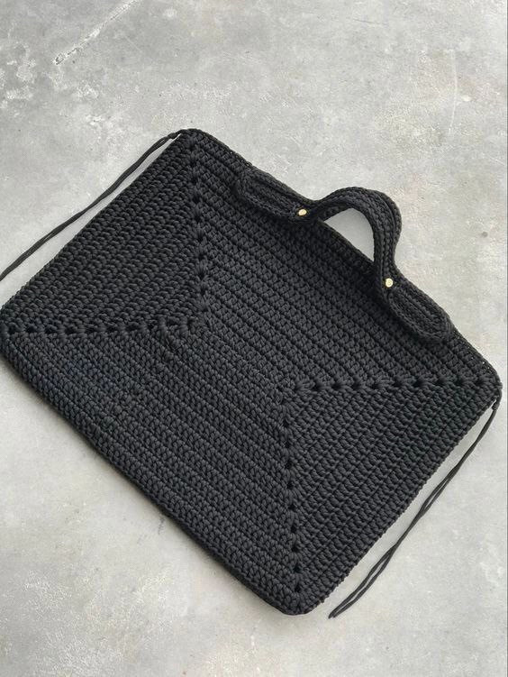 Crochet Bag Pattern Chart: Detailed Flat Diagram for Beige and Black Handmade Tote Bags