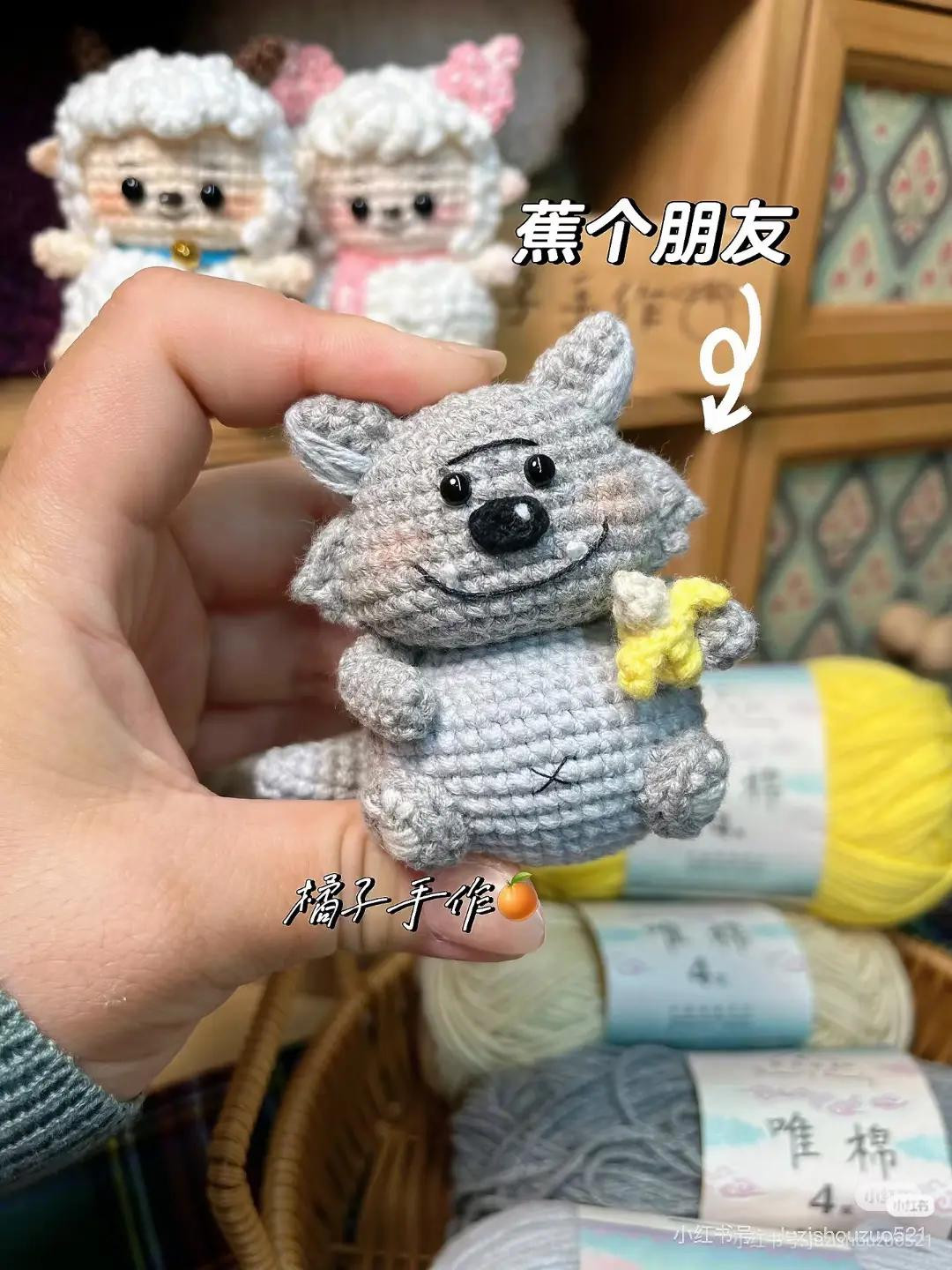 Crochet Banana Wolf Amigurumi Pattern and Tutorial