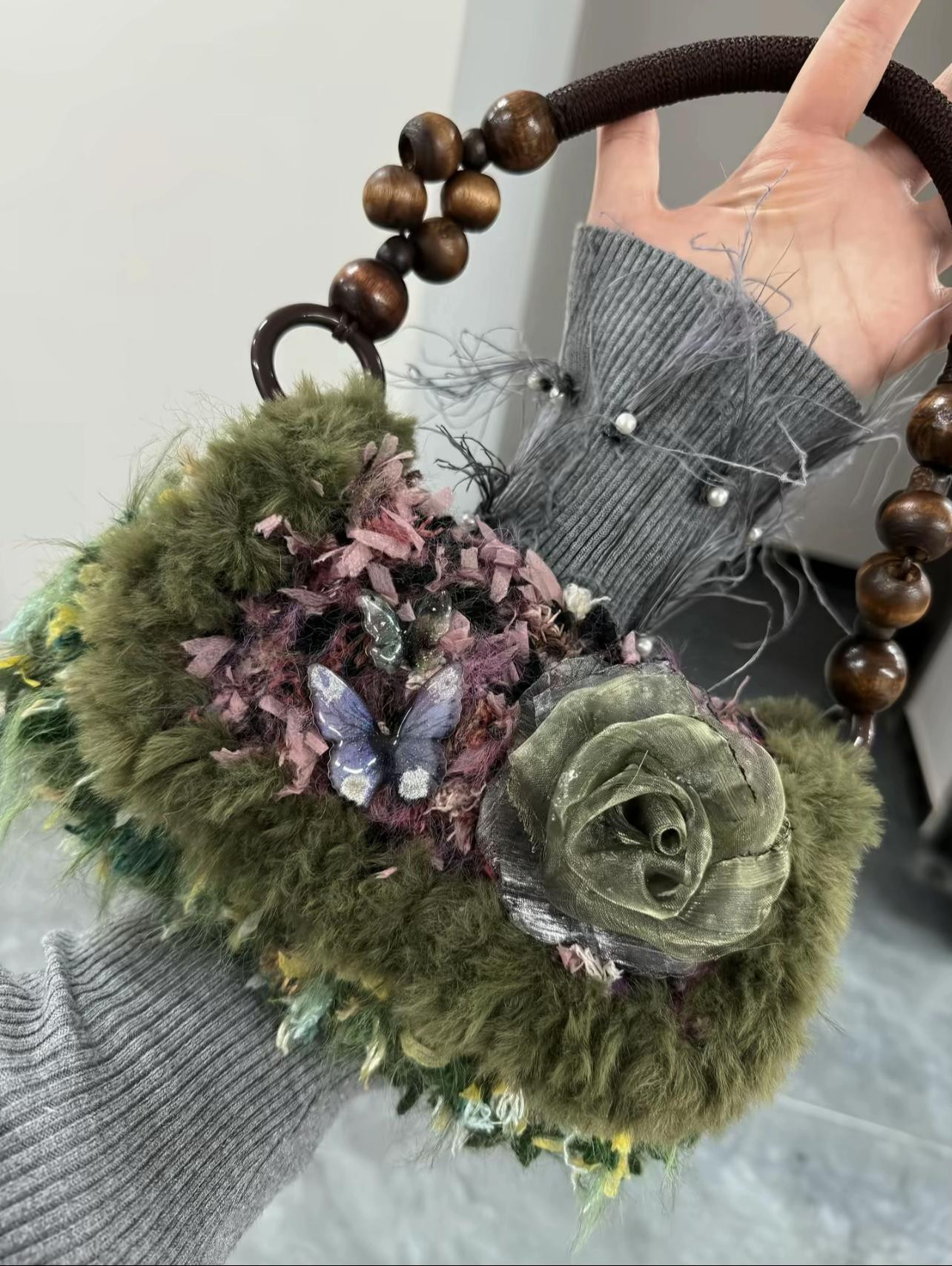 Crochet Boho Bag Pattern with Floral Embellishments and Wooden Bead Handle