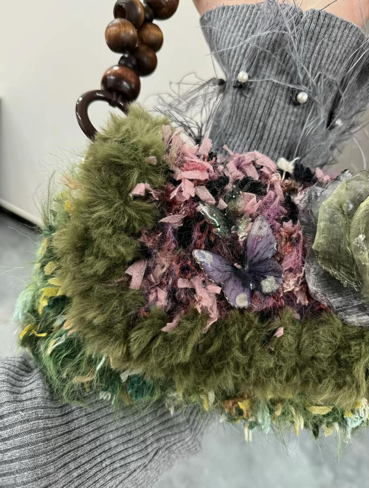 Crochet Boho Bag Pattern with Floral Embellishments and Wooden Bead Handle