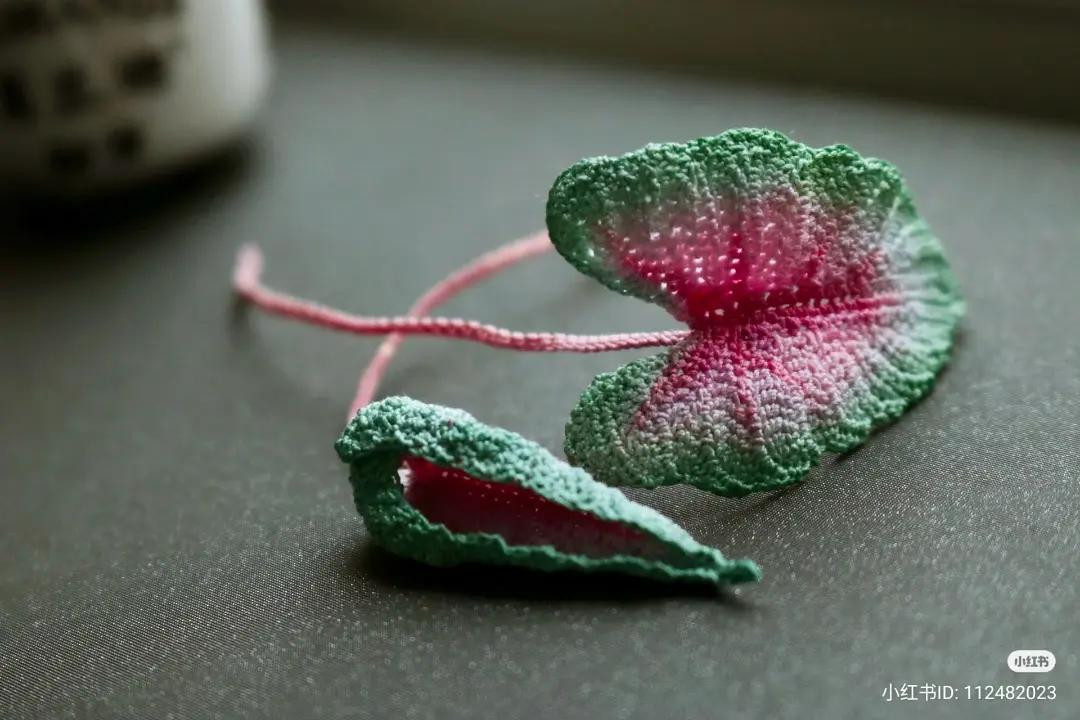 Crochet Caladium Leaf Pattern Chart - Gradient Green and Pink Design