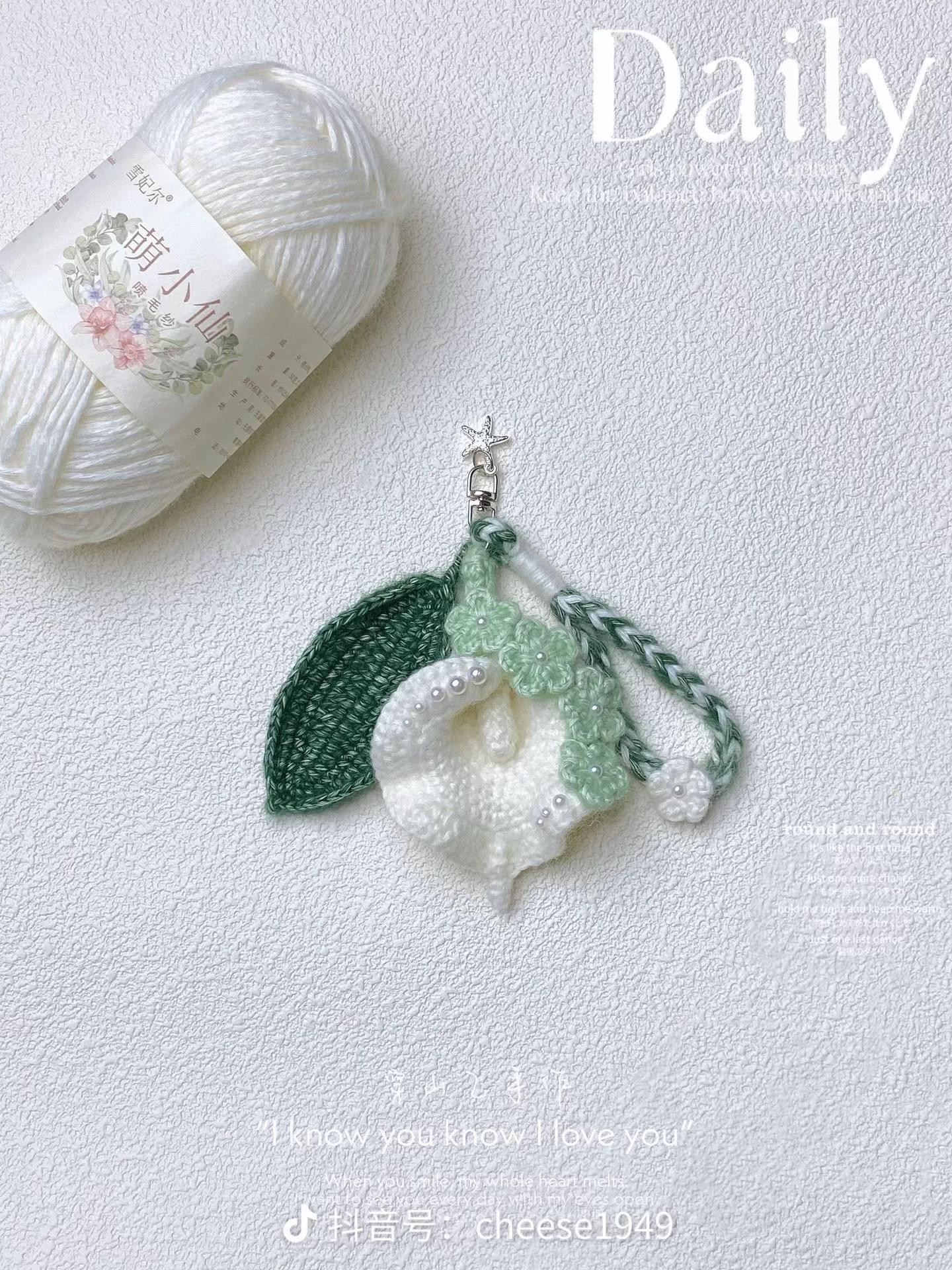 Crochet Calla Lily Flower Keychain Pattern with Pearls