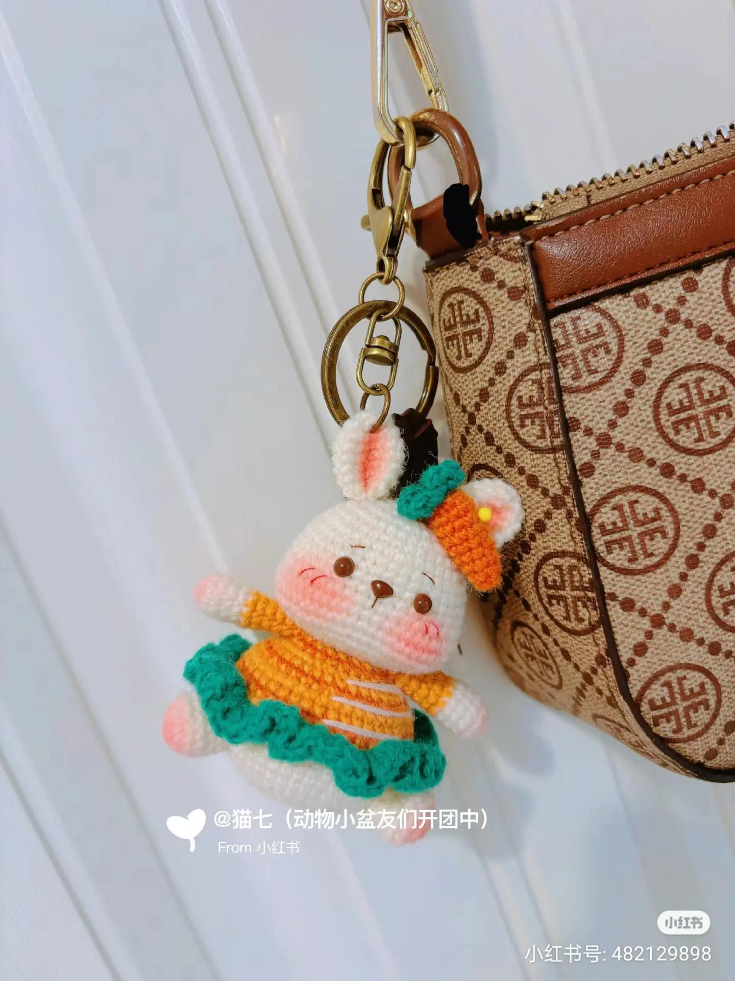 Crochet Carrot Rabbit Amigurumi Pattern: Cute White Bunny with Orange and Green Dress Keychain Chart