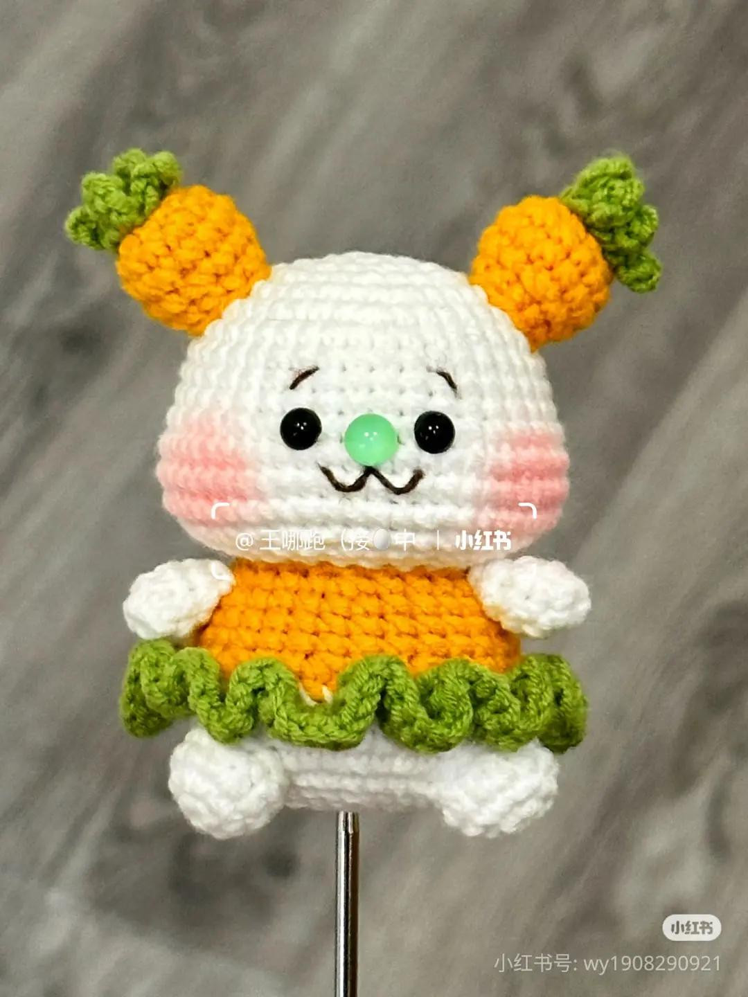 Crochet Carrot Rabbit Pattern Chart: Black and White Amigurumi Dolls