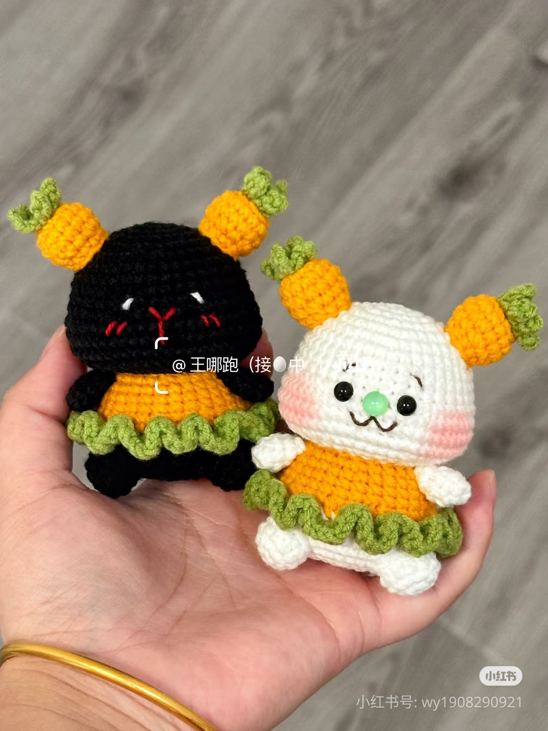 Crochet Carrot Rabbit Pattern Chart: Black and White Amigurumi Dolls