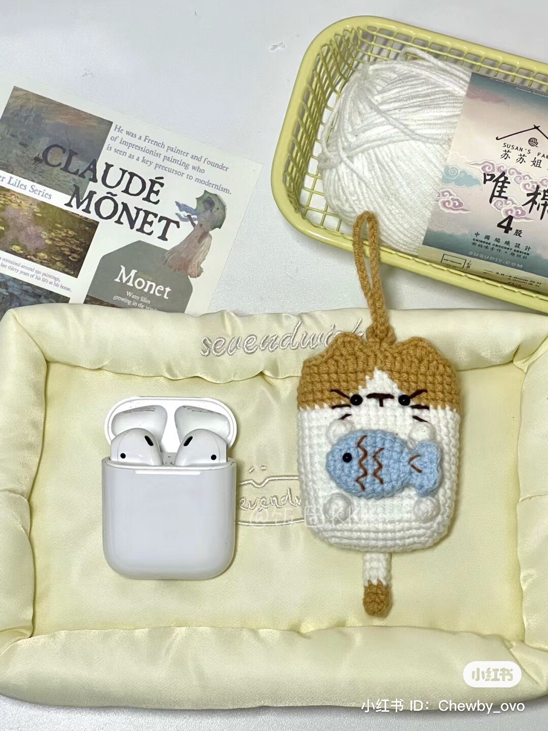 Crochet Cat Airpods Case Pattern with Fish