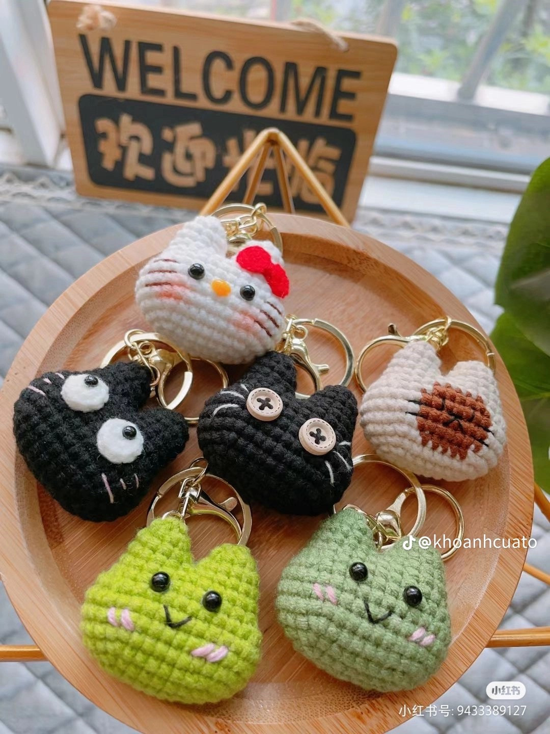 Crochet Cat Keychain Pattern: Hello Kitty, Black Cats, and Pear Shapes