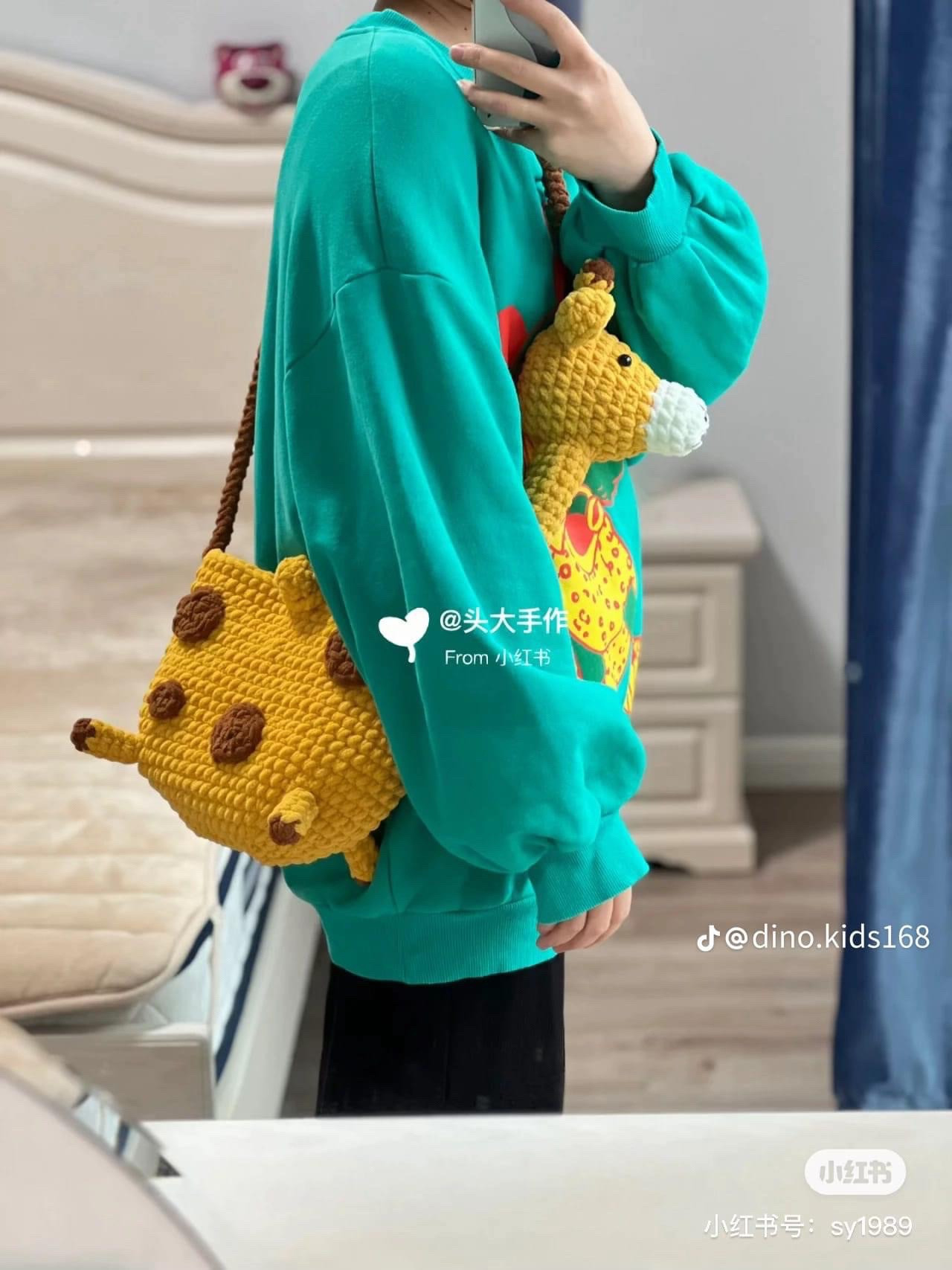 Crochet Chart: Cute Yellow Giraffe Bag with Long Neck and Spots