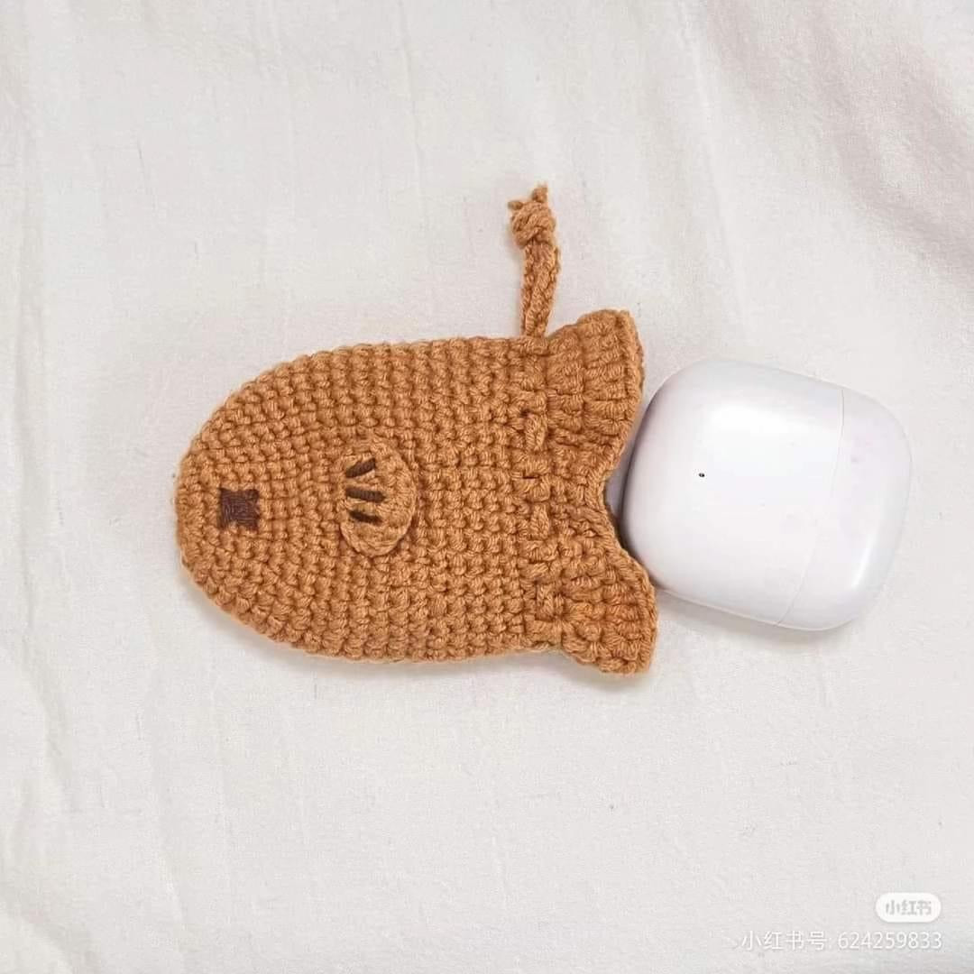 Crochet Chart for Brown Bun Fish Bread AirPods Case