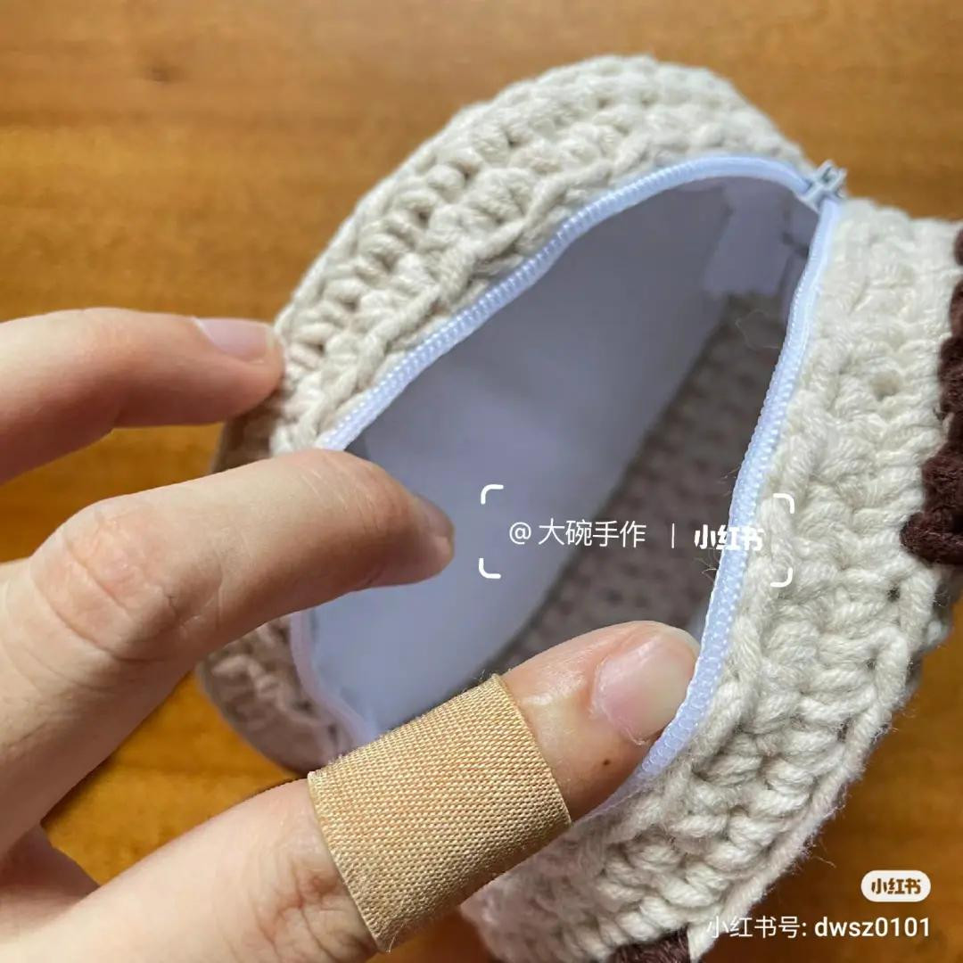 Crochet Chart for Cute Brown and White Cat Coin Purse with Gold Chain