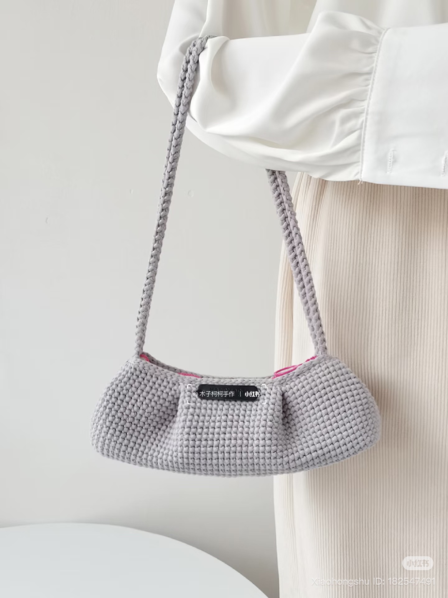 Crochet Chart for White and Grey Pleated Hobo Bag Pattern
