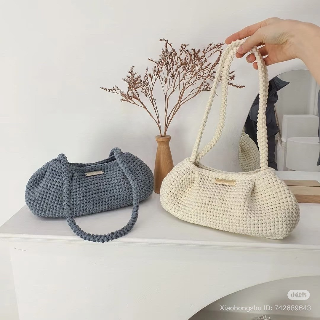 Crochet Chart for White and Grey Pleated Hobo Bag Pattern