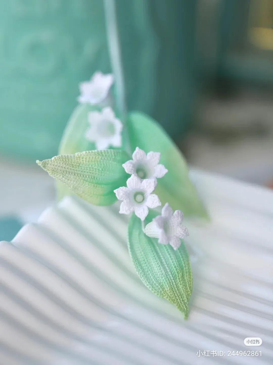 Crochet Chart for White Flower with Green Leaves