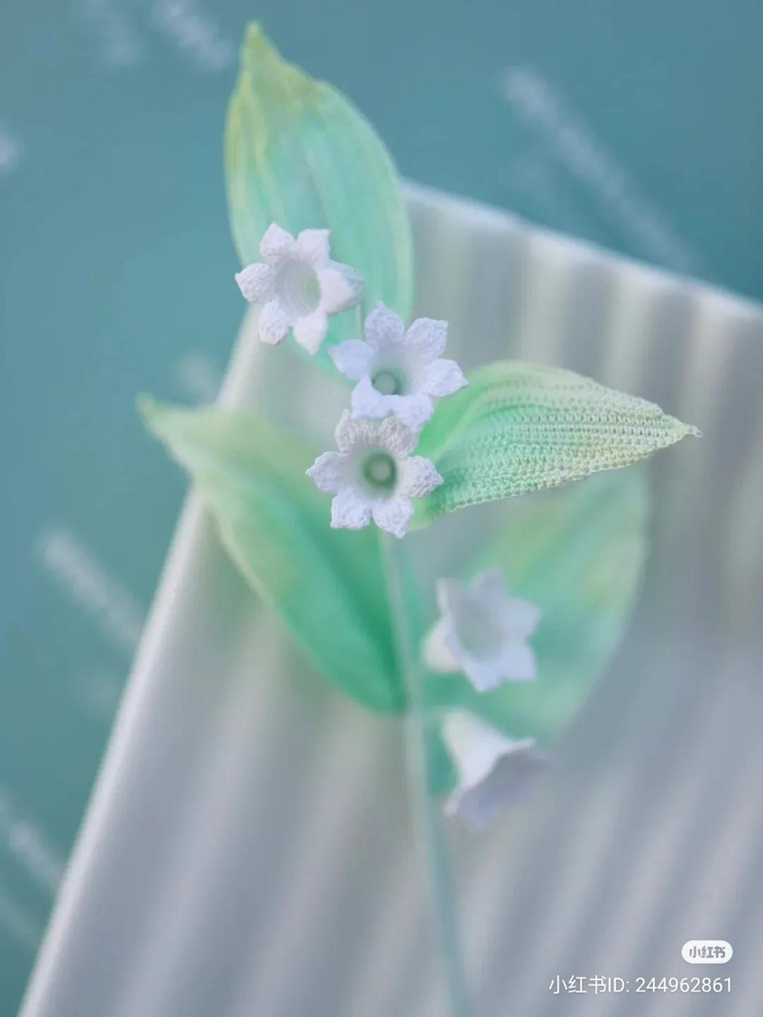 Crochet Chart for White Flower with Green Leaves