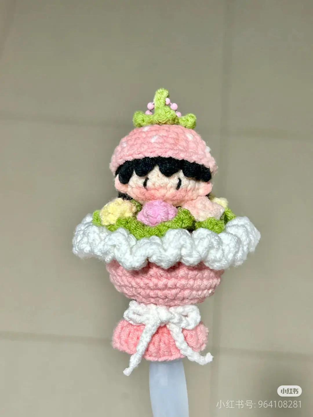 Crochet Chart: Strawberry Flower Bouquet Amigurumi Doll with Hat