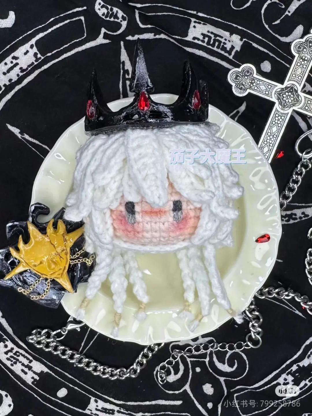 Crochet Chart Tutorial for White Dreadlocks Doll with Crown and Mask