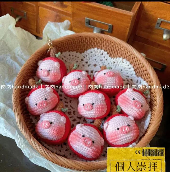 Crochet Christmas Apple Pig Amigurumi Pattern