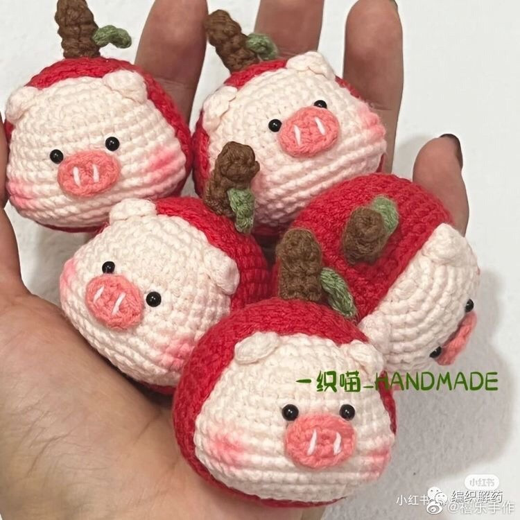 Crochet Christmas Apple Pig Amigurumi Pattern Chart