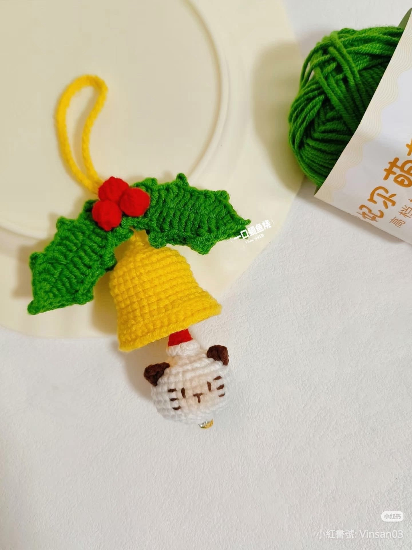 Crochet Christmas Bell with Cat Head Amigurumi Pattern