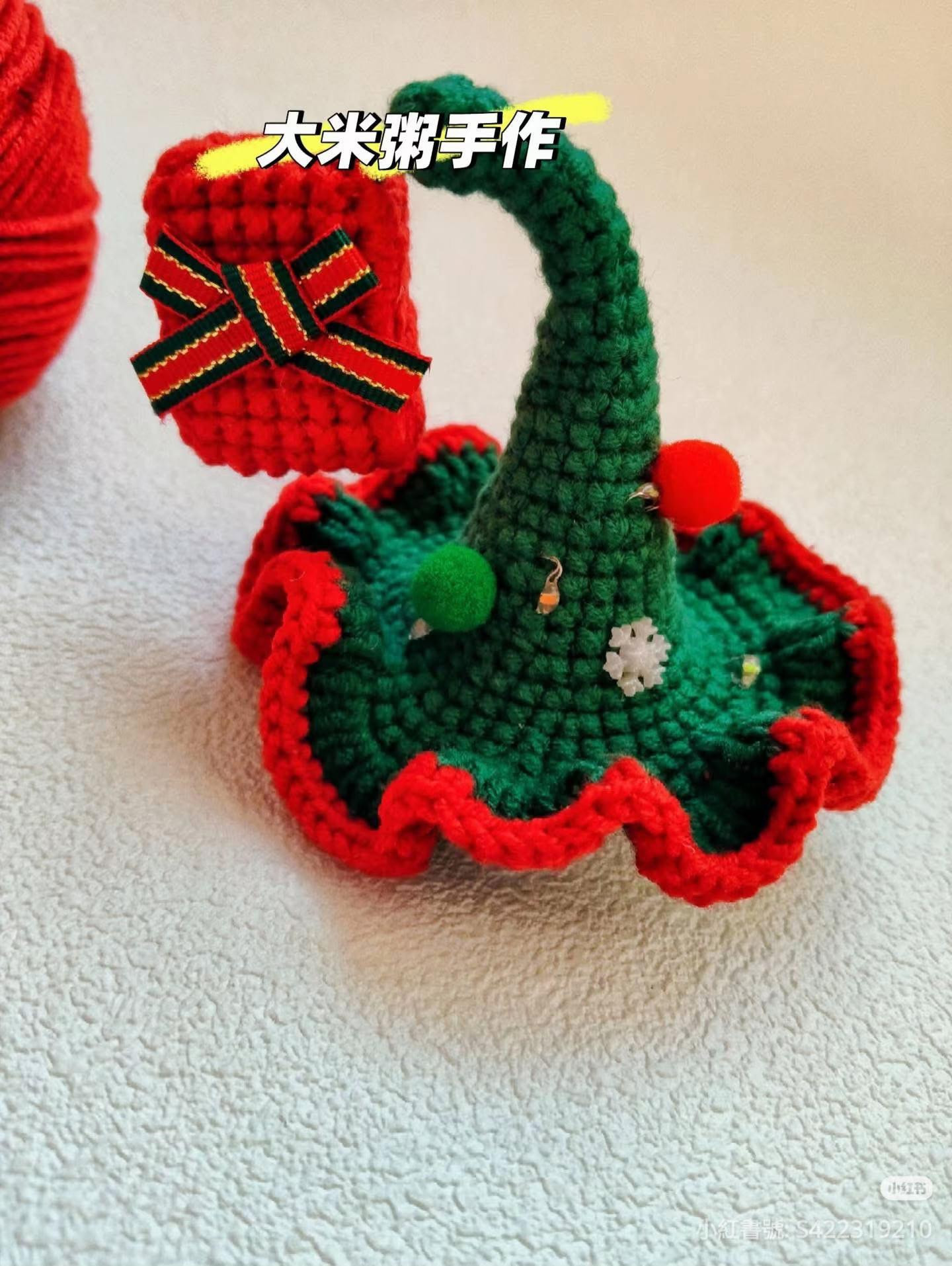 Crochet Christmas Elf Hat Hair Clip Pattern with LED Lights