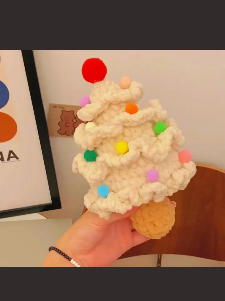 Crochet Christmas Tree Pattern with Colorful Ornaments Chart