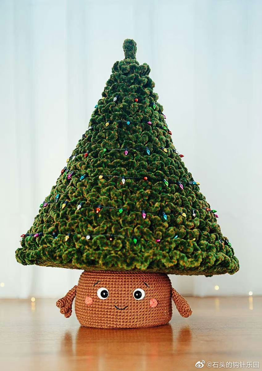 Crochet Christmas Tree Pattern with Cute Base and Chenille Yarn