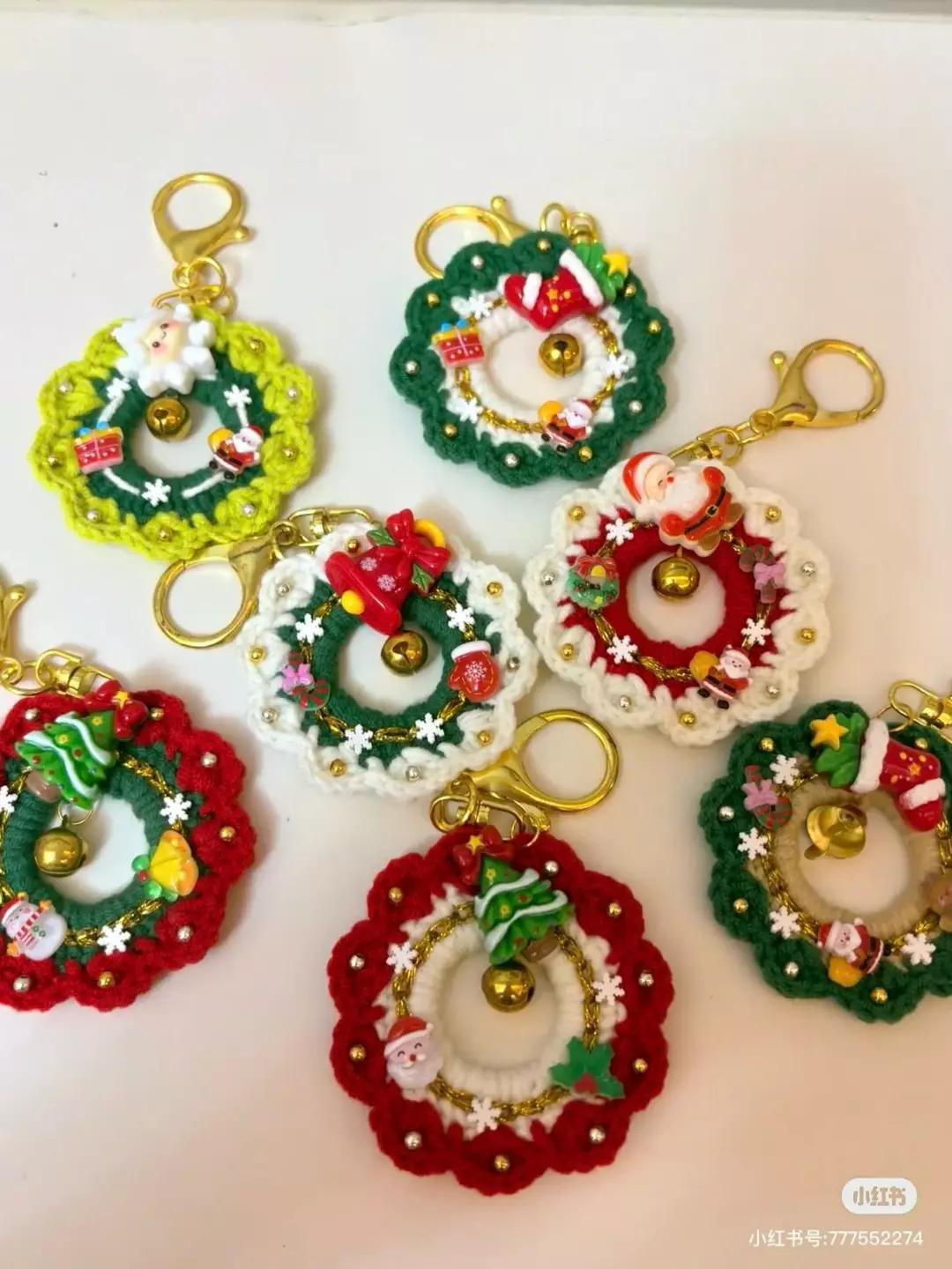 Crochet Christmas Wreath Keychain Tutorial Chart
