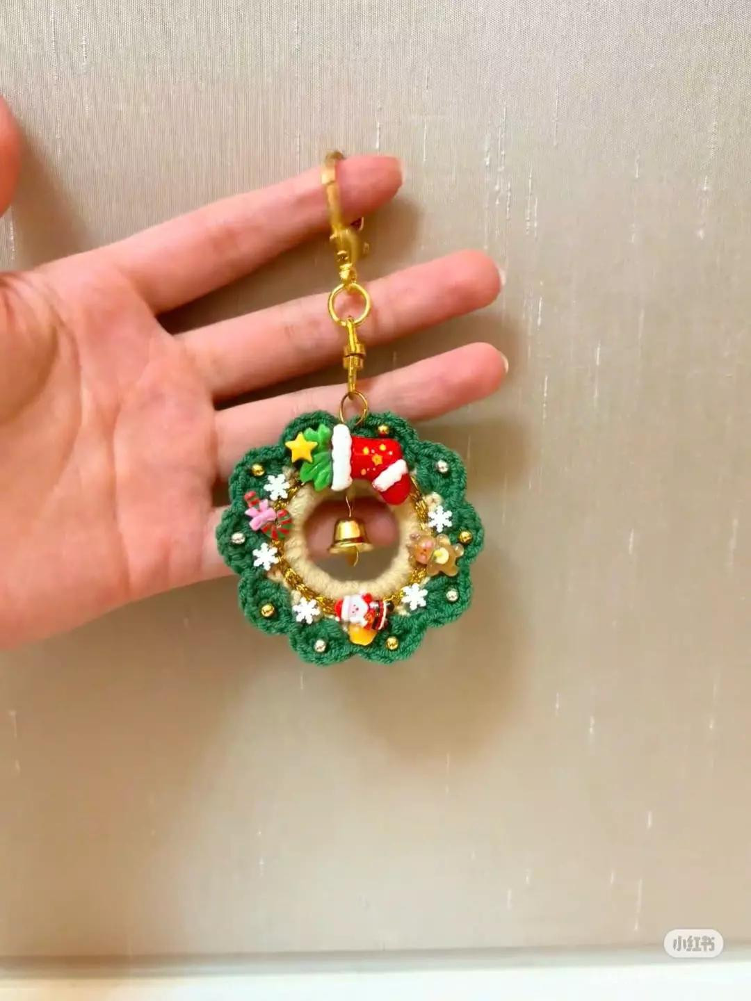 Crochet Christmas Wreath Keychain Tutorial Chart