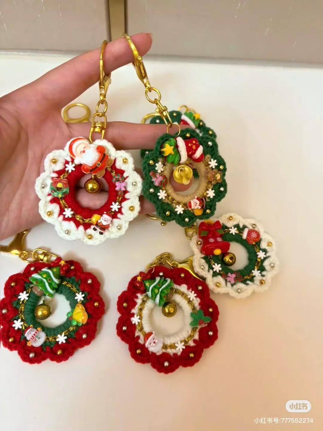 Crochet Christmas Wreath Keychain Tutorial Chart