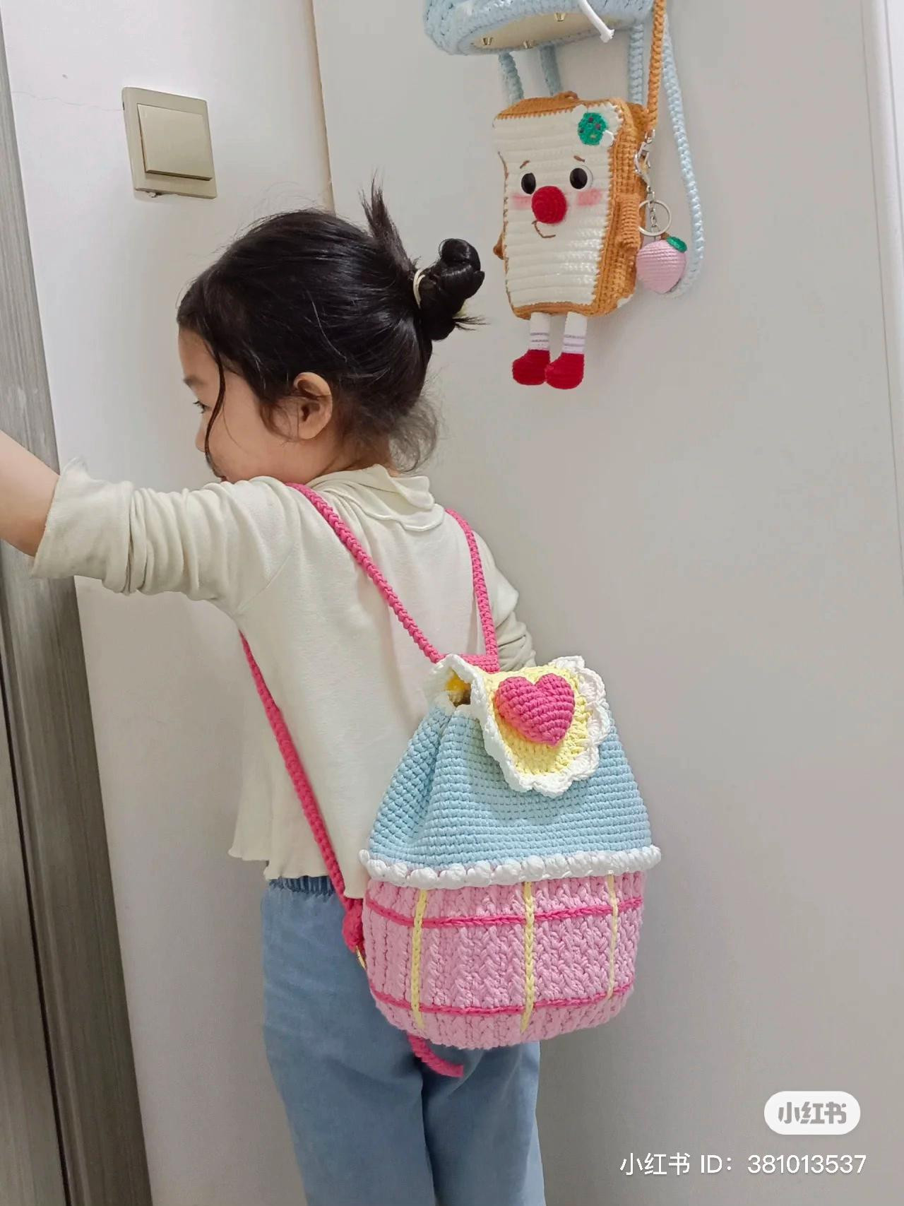 Crochet Cream Cake Backpack Pattern Tutorial